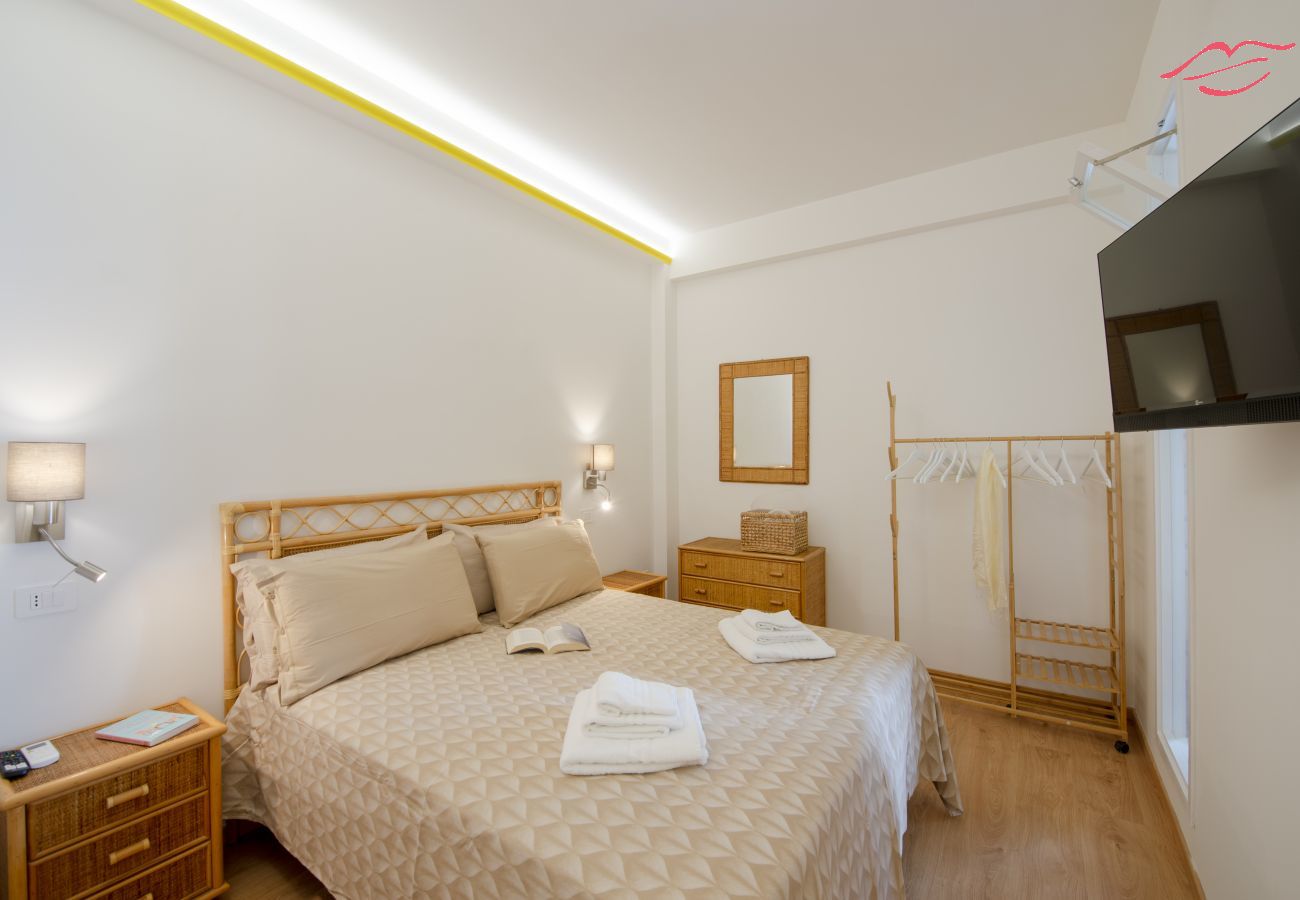 Apartment in Maiori - Suite Nerano - In the center of Maiori, a few steps from the sea